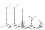 Komplettes Hardware Set Einstrebig HW780 bestehend aus zwei Beckengalgenständer, einem HiHat Ständer, einem Snare Ständer und einem Bass Drum Pedal