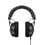 Frontansicht des Beyerdynamic DT770M Over-Ear Kopfhörer in schwarz