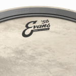 Bassdrumfell Emad Claftone von Emad Dämpfungsring und Logo im Detail
