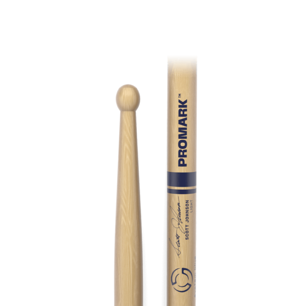 Promark Scott Johnson Light Signature Hickory Drumsticks Tip und Logo im Focus