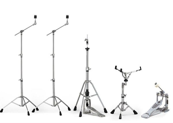 Hardware Set HW780 von Yamaha. Zwei Beckenständer, ein HiHat Ständer, ein Snare Ständer und Fusspedal