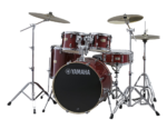 Das Yamaha Stage Custom mit 3 Toms in der Farbe Cranberry Red