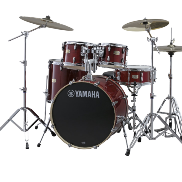 Das Yamaha Stage Custom mit 3 Toms in der Farbe Cranberry Red
