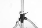 Gibraltar 5608 Drummer Hocker mit runder schwarzer Vinyl-Sitzfläche, einstrebigem Untergestell und höhenverstellbarer Konstruktion. Höhenverstellung und Memory Lock im Focus