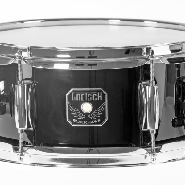 Gretsch Blackhawk Mighty Mini Snare Drum 12"x5,5" in Schwarz mit kompaktem Kessel und klassischem Gretsch Design. Logo im Fokus