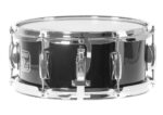 Gretsch Blackhawk Mighty Mini Snare Drum 12"x5,5" in Schwarz mit kompaktem Kessel und klassischem Gretsch Design. Spannmechanismus im Fokus