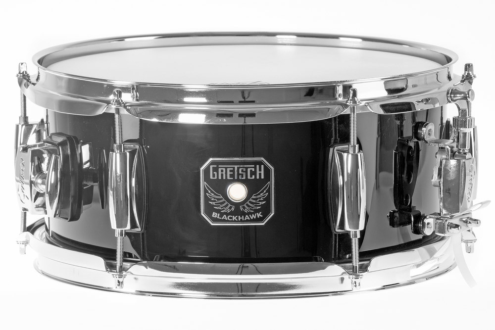 Gretsch Blackhawk 5512 Gretsch Blackhawk Mighty Mini Snare Drum 12"x5,5" in Schwarz mit kompaktem Kessel und klassischem Gretsch Design. Logo im Fokus