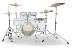 Gretsch Renown Maple Studio Shell Set mit Ahornkesseln und kompakter 20 Zoll Konfiguration. in Piano White von hinten