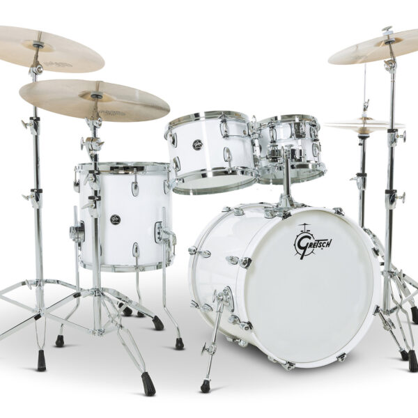 Gretsch Renown Maple Studio Shell Set mit Ahornkesseln und kompakter 20 Zoll Konfiguration. in Piano White vonn vorne