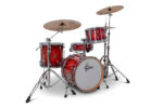 Gretsch Catalina Club Drumset mit Mahagonikesseln, 18 Zoll Bass Drum und kompakter Club-Konfiguration in Crimson Burst